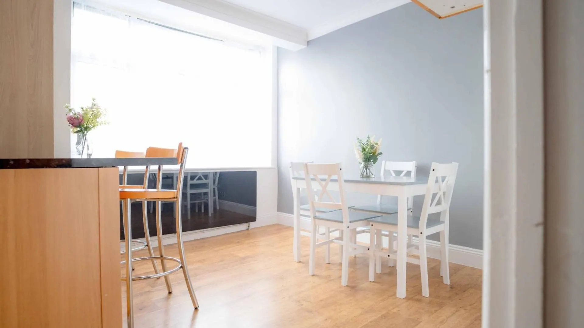 Riverside Thames & O2 Arena Retreat - Luxury 2Bhk Villa Abbey Wood 0*,  United Kingdom