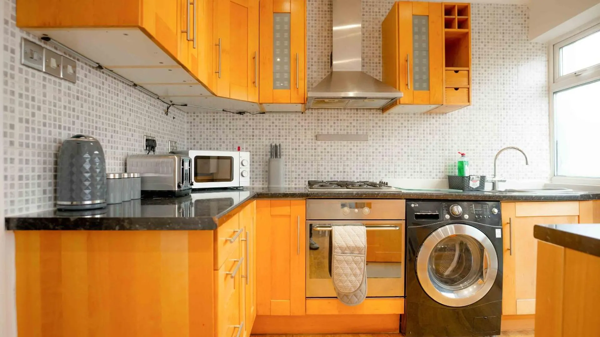 Riverside Thames & O2 Arena Retreat - Luxury 2Bhk Villa Abbey Wood Holiday home