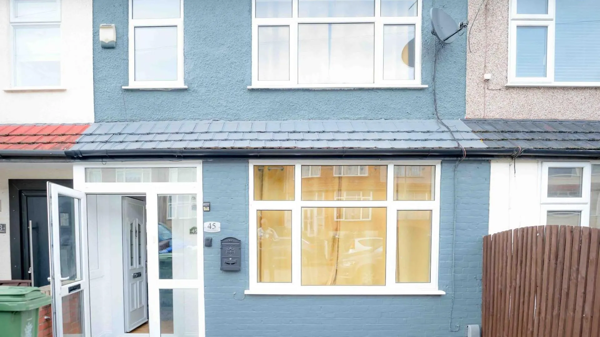 Riverside Thames & O2 Arena Retreat - Luxury 2Bhk Villa Abbey Wood 0*,  United Kingdom